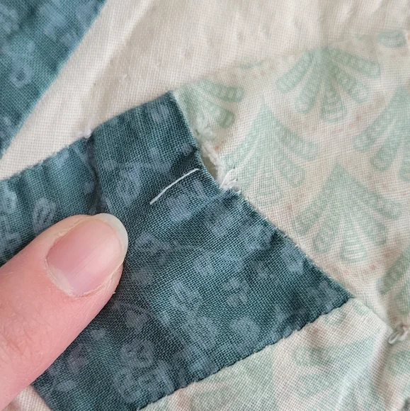 vintage quilted square pillowcases - Picture 4 of 6